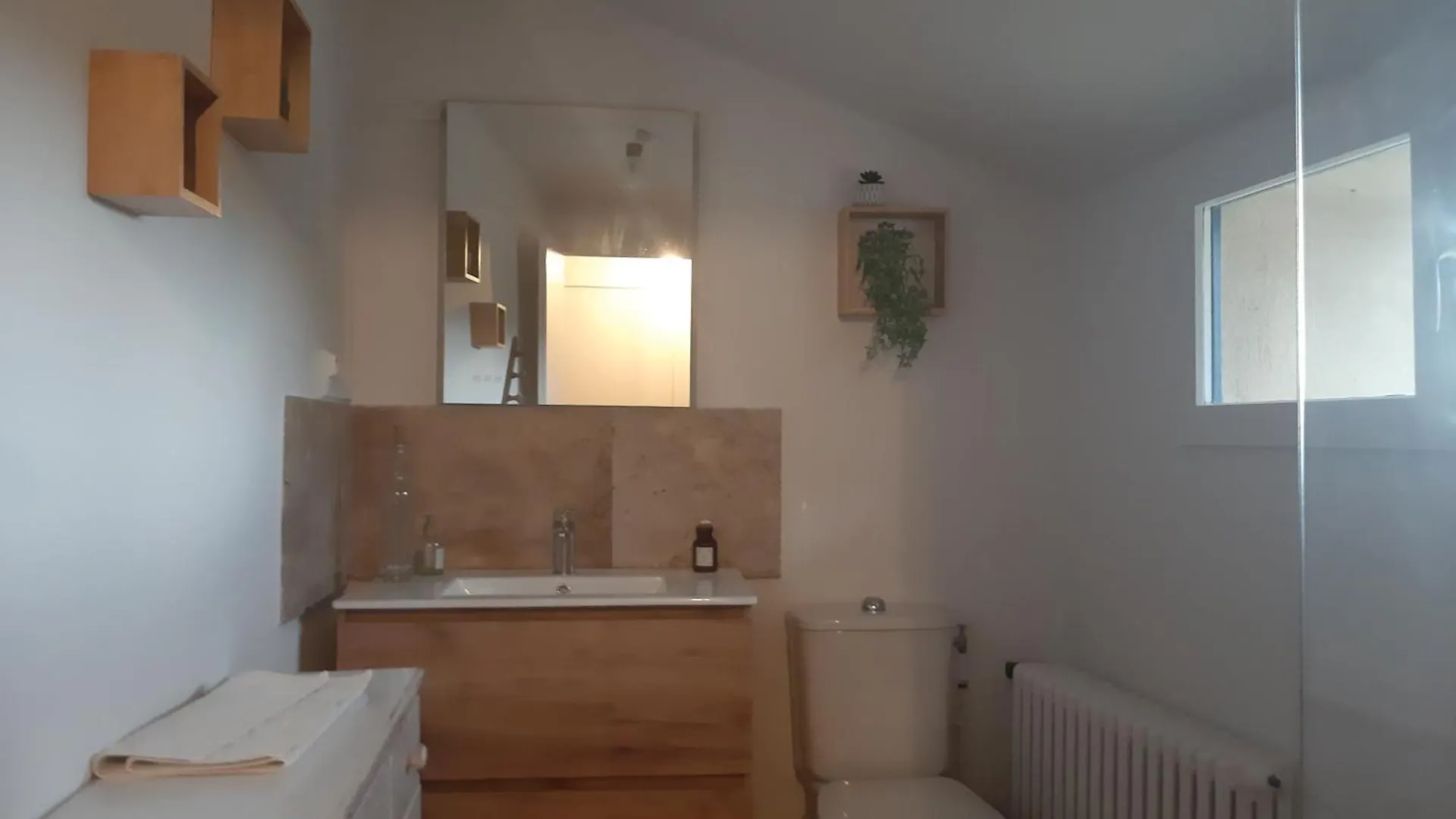 Châteauneuf-de-Bordette Maison De Celine En Pleine Nature Avec Vue Montagnes Et Jacuzzi וילה