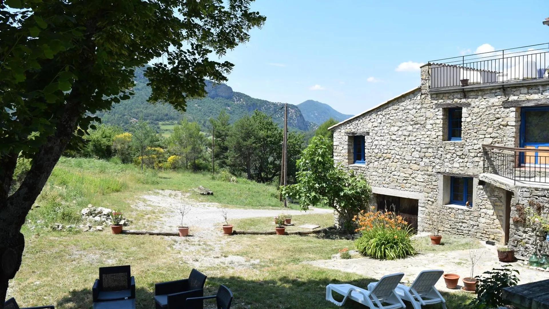 Châteauneuf-de-Bordette Maison De Celine En Pleine Nature Avec Vue Montagnes Et Jacuzzi 0*,  צרפת