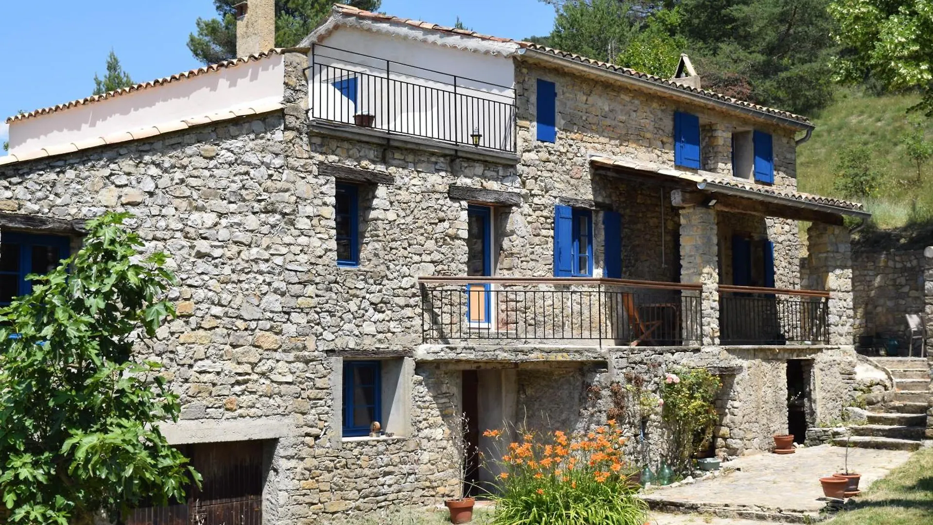 וילה Châteauneuf-de-Bordette Maison De Celine En Pleine Nature Avec Vue Montagnes Et Jacuzzi צרפת